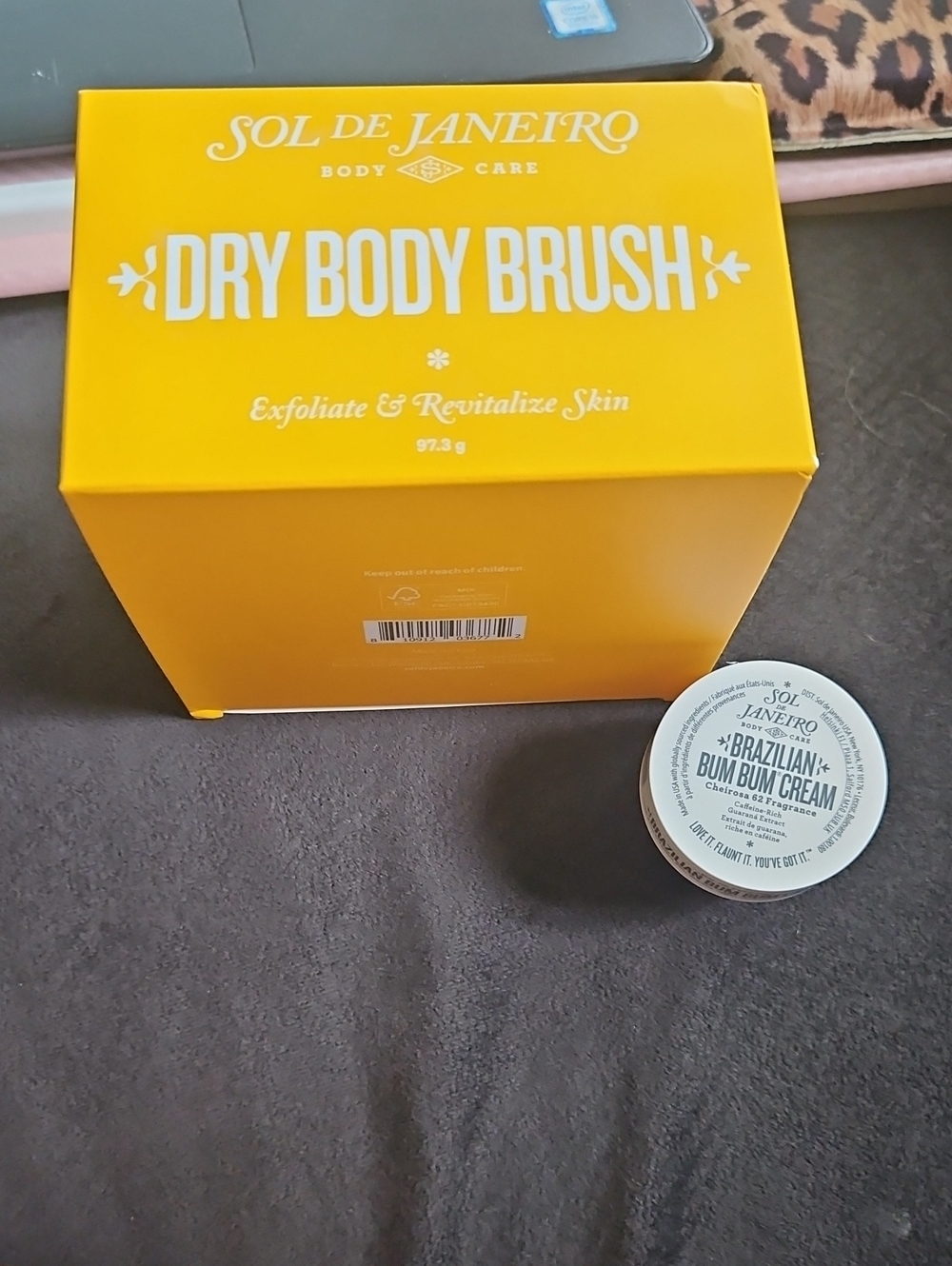 Sol de Janeiro Yellow Dry Body Brush with Brazilian Bum Bum Cream